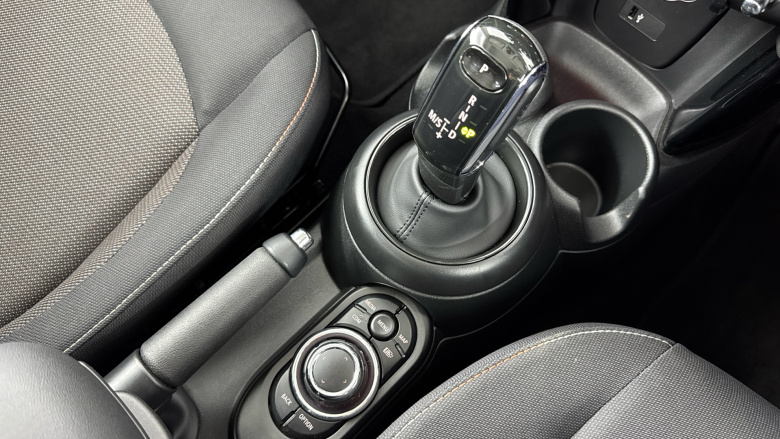 MINI Hatchback 1.5 Cooper Classic 3dr Auto Petrol Hatchback